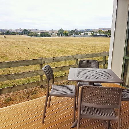 Martinborough Top 10 Holiday Park ภายนอก รูปภาพ