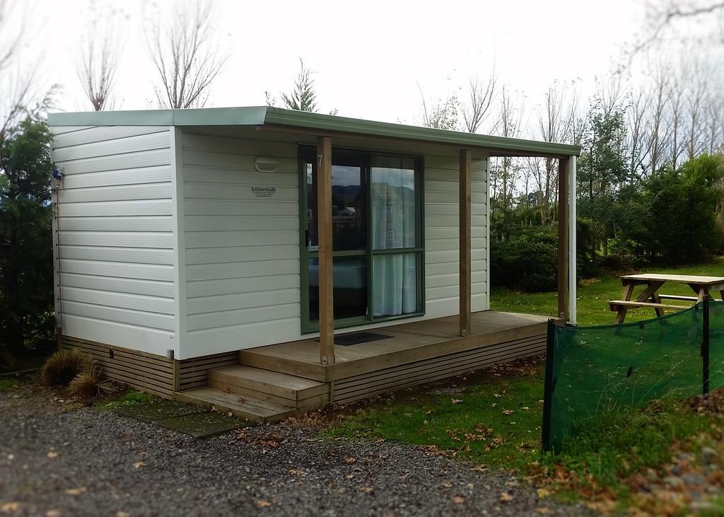 Martinborough Top 10 Holiday Park ภายนอก รูปภาพ