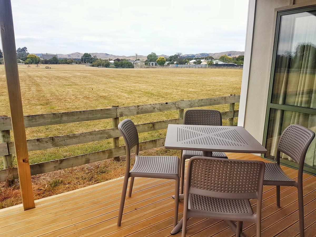 Martinborough Top 10 Holiday Park ภายนอก รูปภาพ