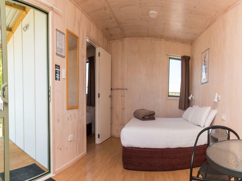 Martinborough Top 10 Holiday Park ภายนอก รูปภาพ