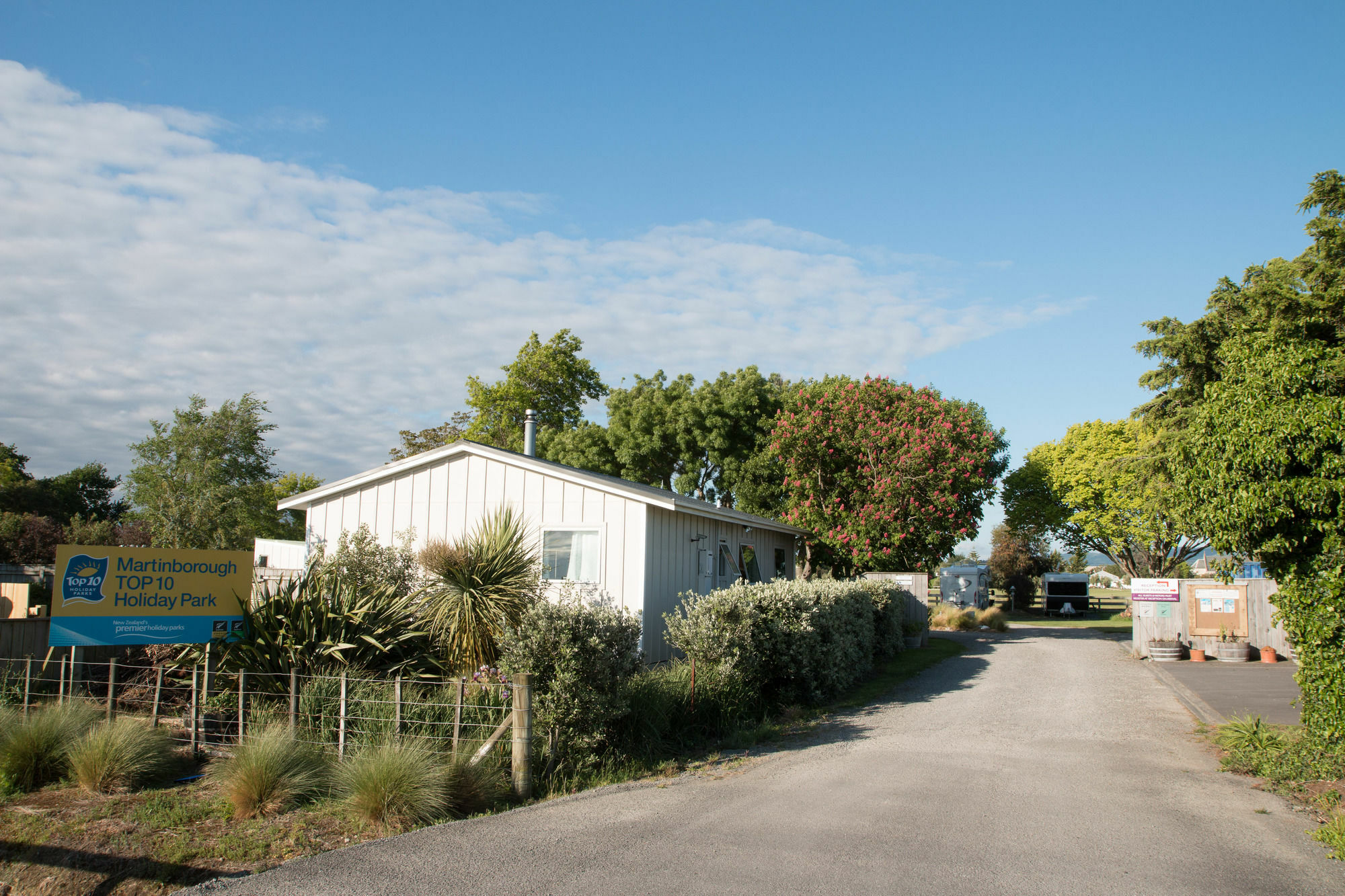 Martinborough Top 10 Holiday Park ภายนอก รูปภาพ